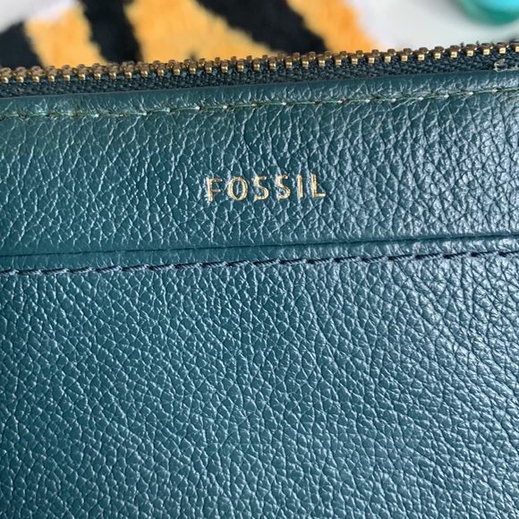 Fossil leather wallet bundle -PLEASE READ DESCRIPTION - Picture 9 of 11